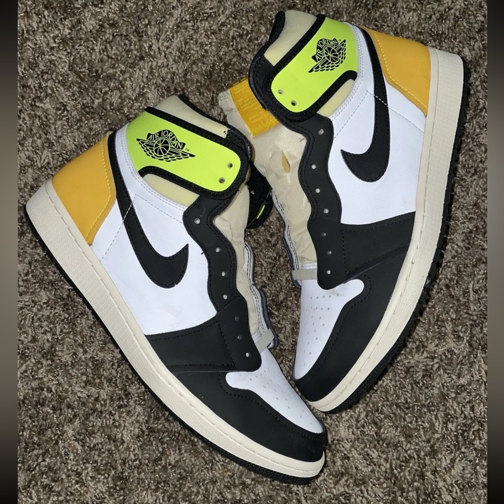 Nike Air Jordan 1 Retro High - Volt Gold (size 12)